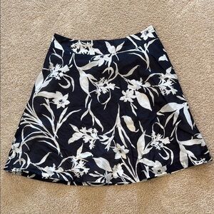Ann Taylor Navy and White Floral Skirt Size 10